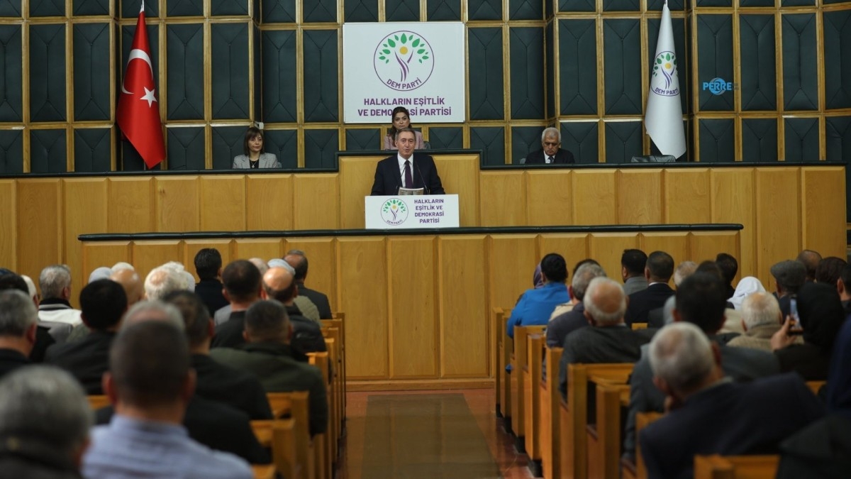 Bakırhan’dan iktidara çağrı: ‘Barış bekleme salonunda tutulamaz’