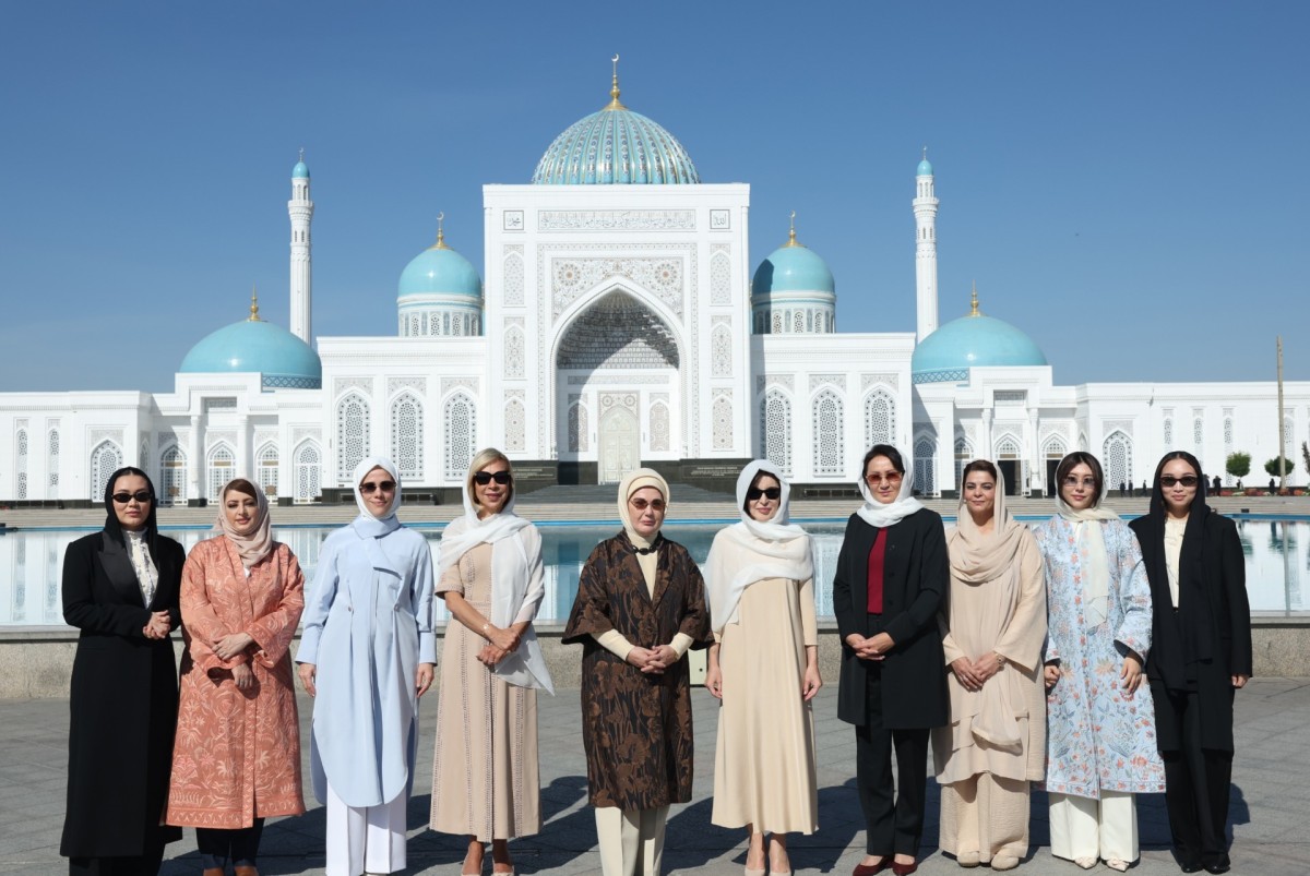 Emine Erdoğan, Özbekistan'da İmam Buhari Türbesi'ni ziyaret etti