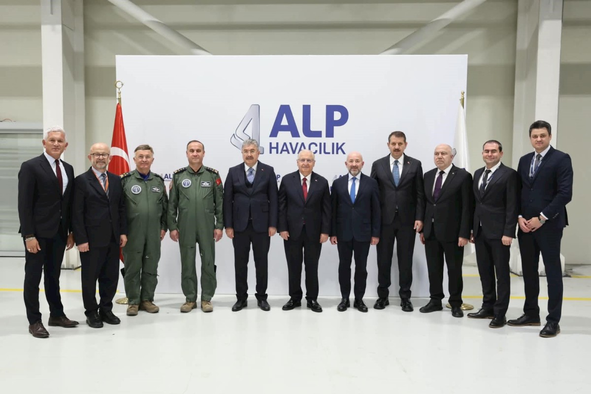 Millî Savunma Bakanı Yaşar Güler, Alp Havacılığı da Ziyaret Ederek Devam Eden Çalışmalara İlişkin Bilgi Aldı